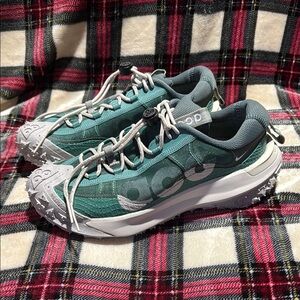 NEW Nike ACG Mountain Fly 2 Low Size 6.5 Mens 8 Womens